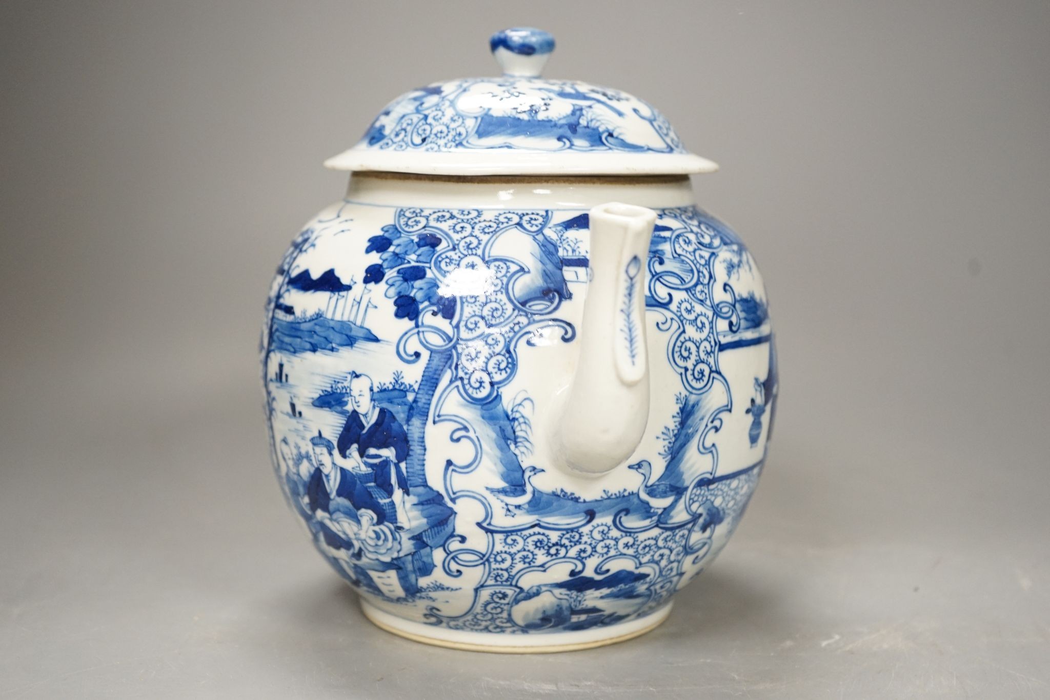 A large Chinese blue and white wine pot, 20cm